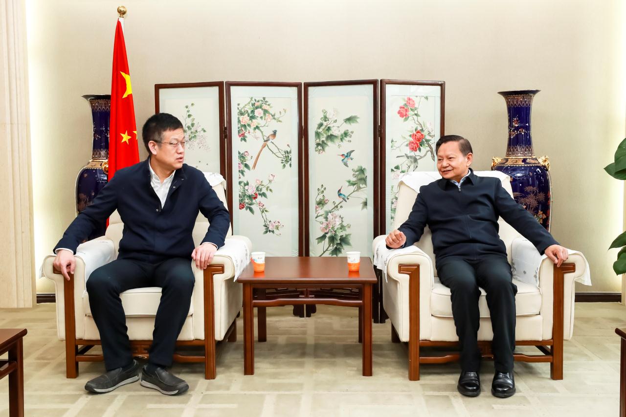 中国轻工业联合会长张崇和会见天津职业大学郑清春校长一行